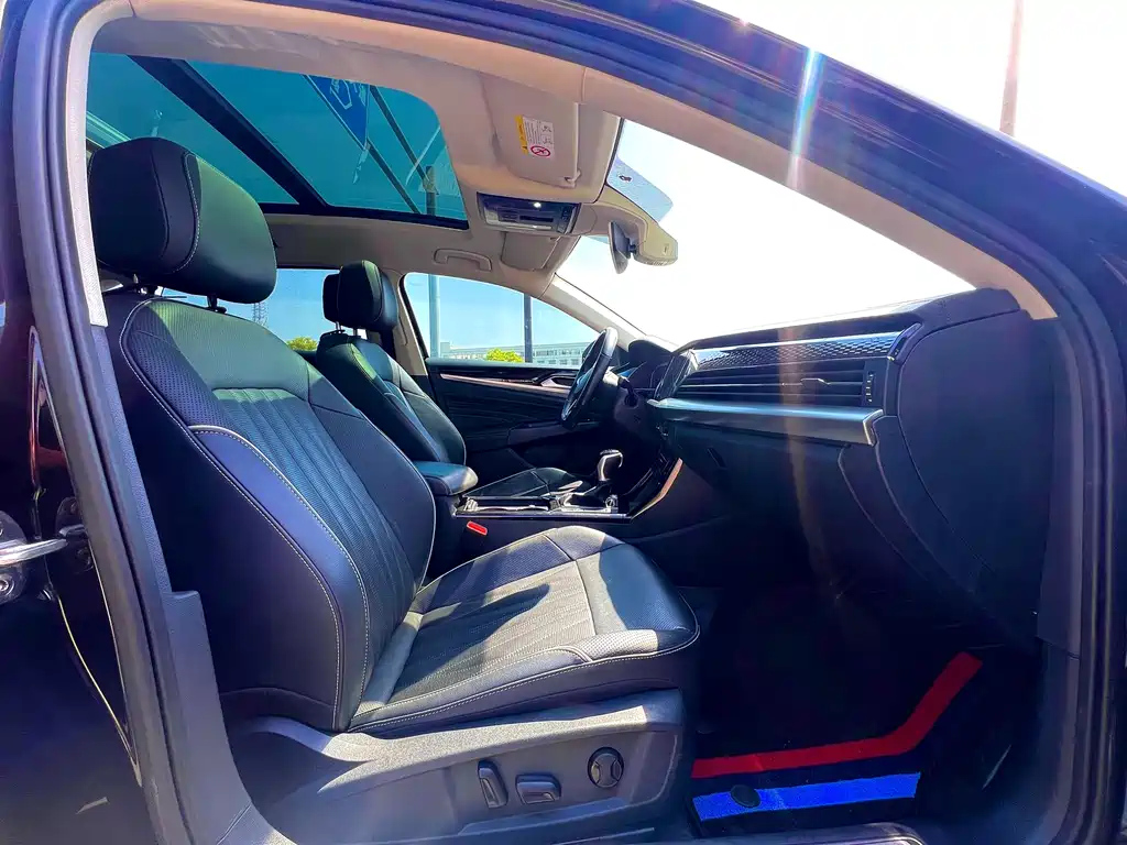 VOLKSWAGEN PASSAT 2022