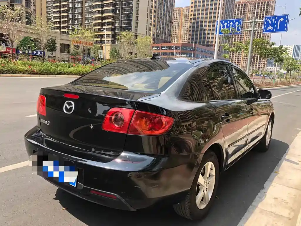 MAZDA 3 2010