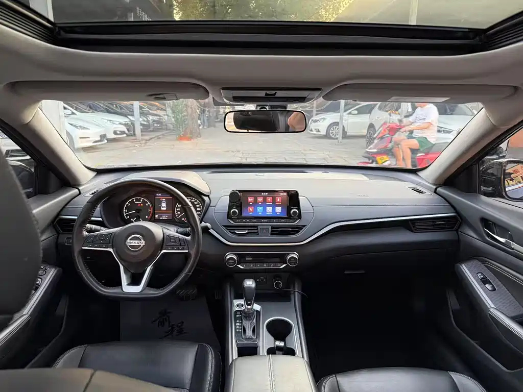 NISSAN TEANA 2019