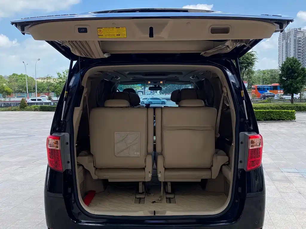 TOYOTA ALPHARD 2010