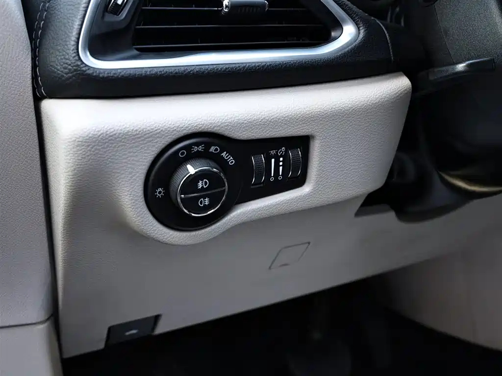 CHRYSLER OTHER 2018
