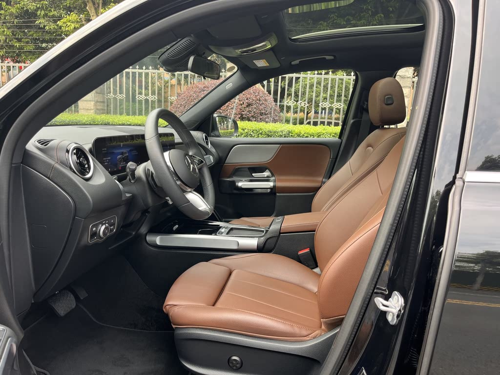 MERCEDES BENZ GLB 2024