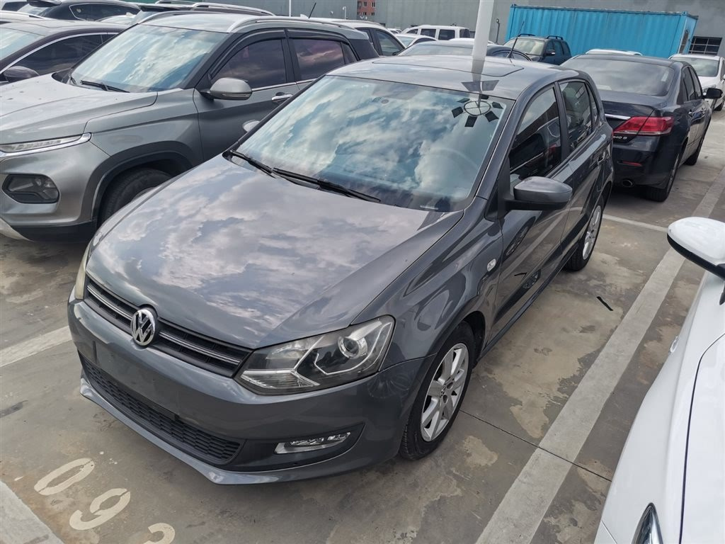 VOLKSWAGEN POLO 2013