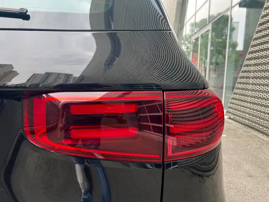 MERCEDES BENZ GLB 2024