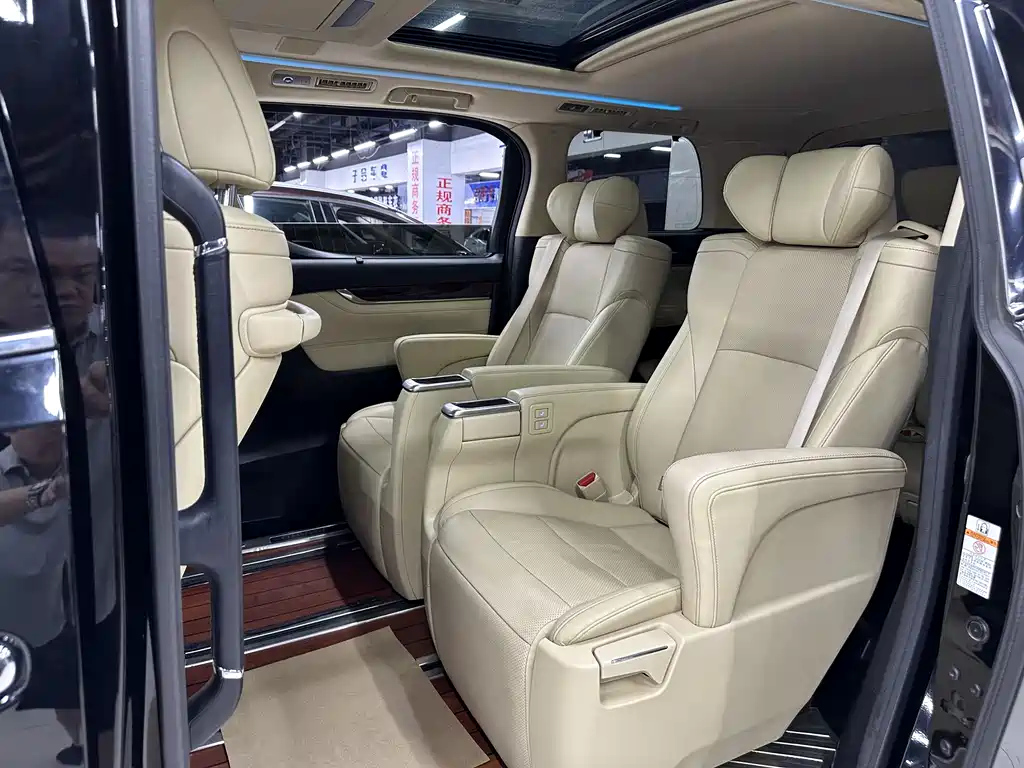 TOYOTA ALPHARD 2018