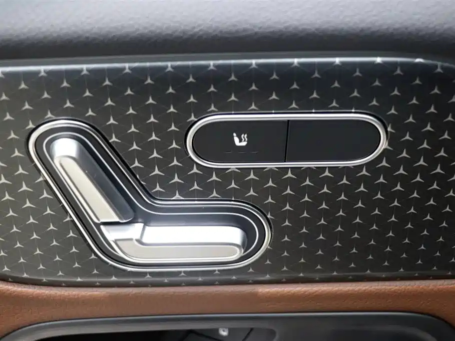 MERCEDES BENZ GLB 2025