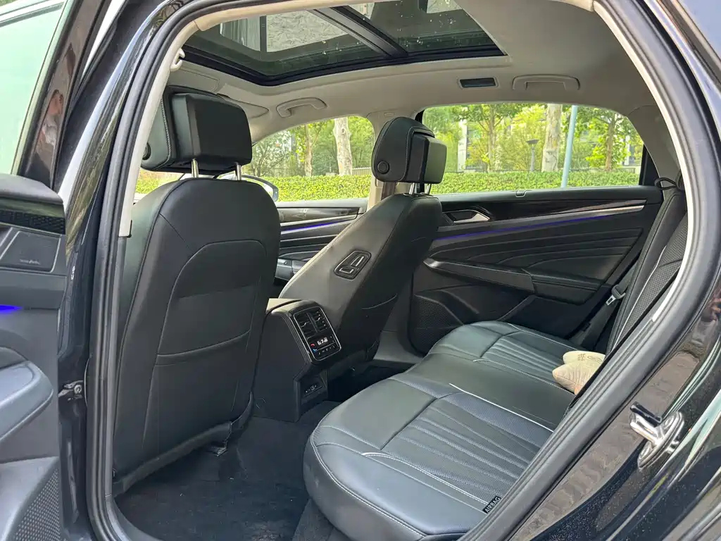 VOLKSWAGEN PASSAT 2024