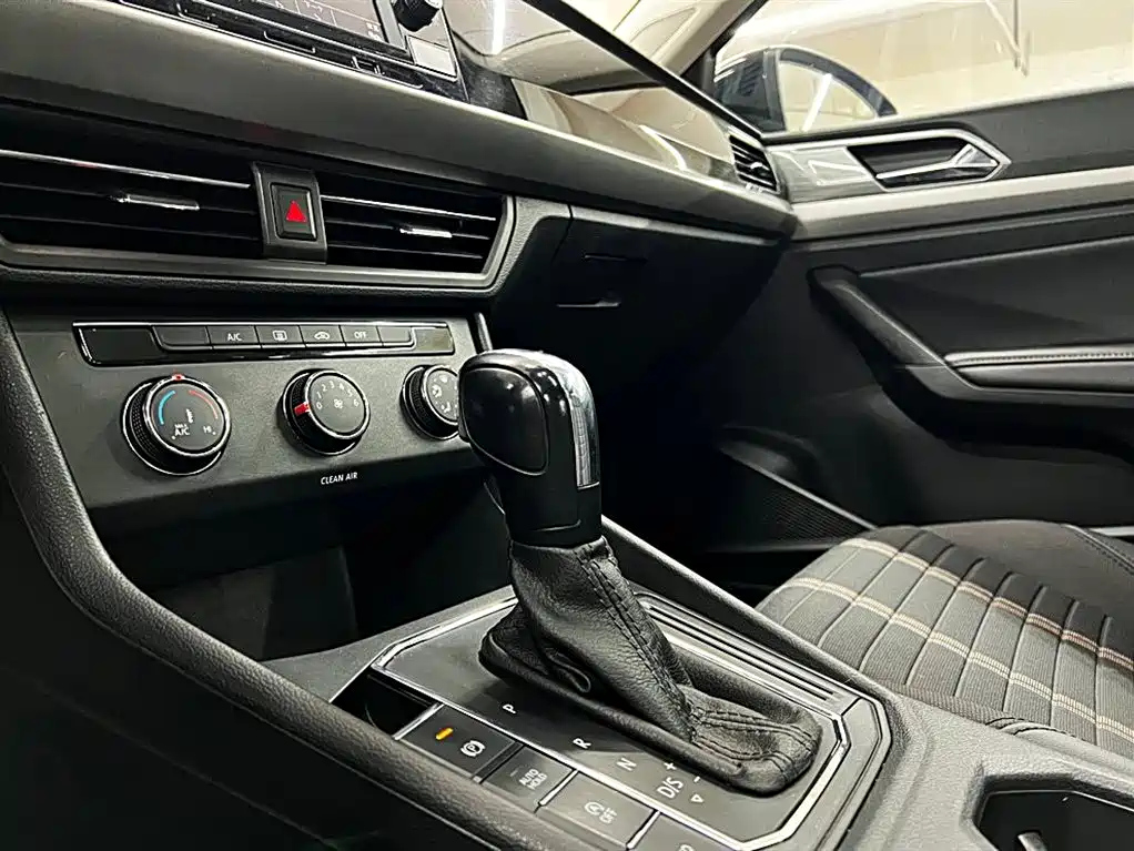 VOLKSWAGEN LAVIDA 2019