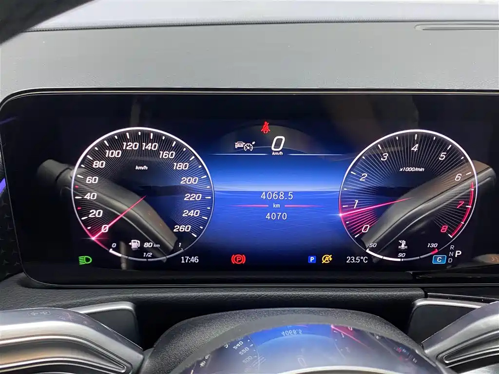 MERCEDES BENZ GLB 2024