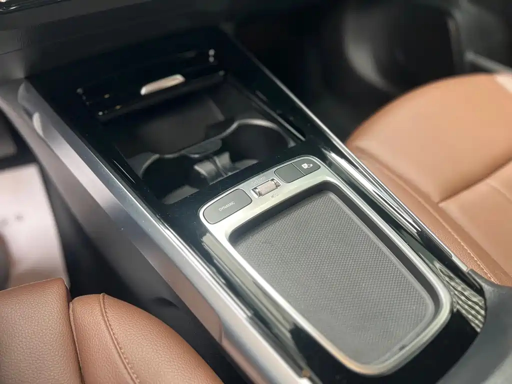 MERCEDES BENZ GLB 2024