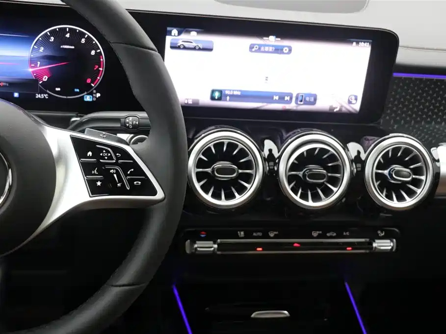 MERCEDES BENZ GLB 2025