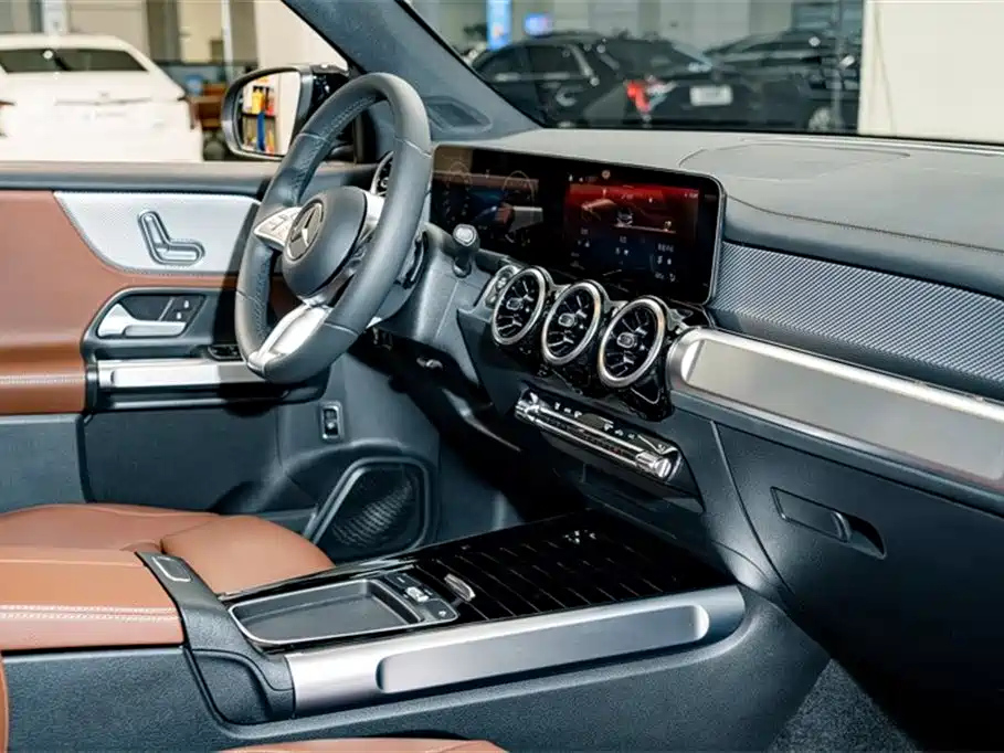MERCEDES BENZ GLB 2024