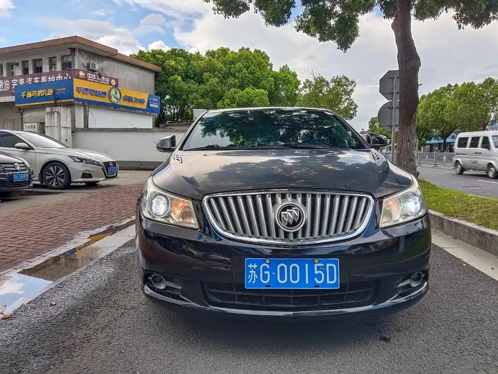BUICK LACROSSE 2010