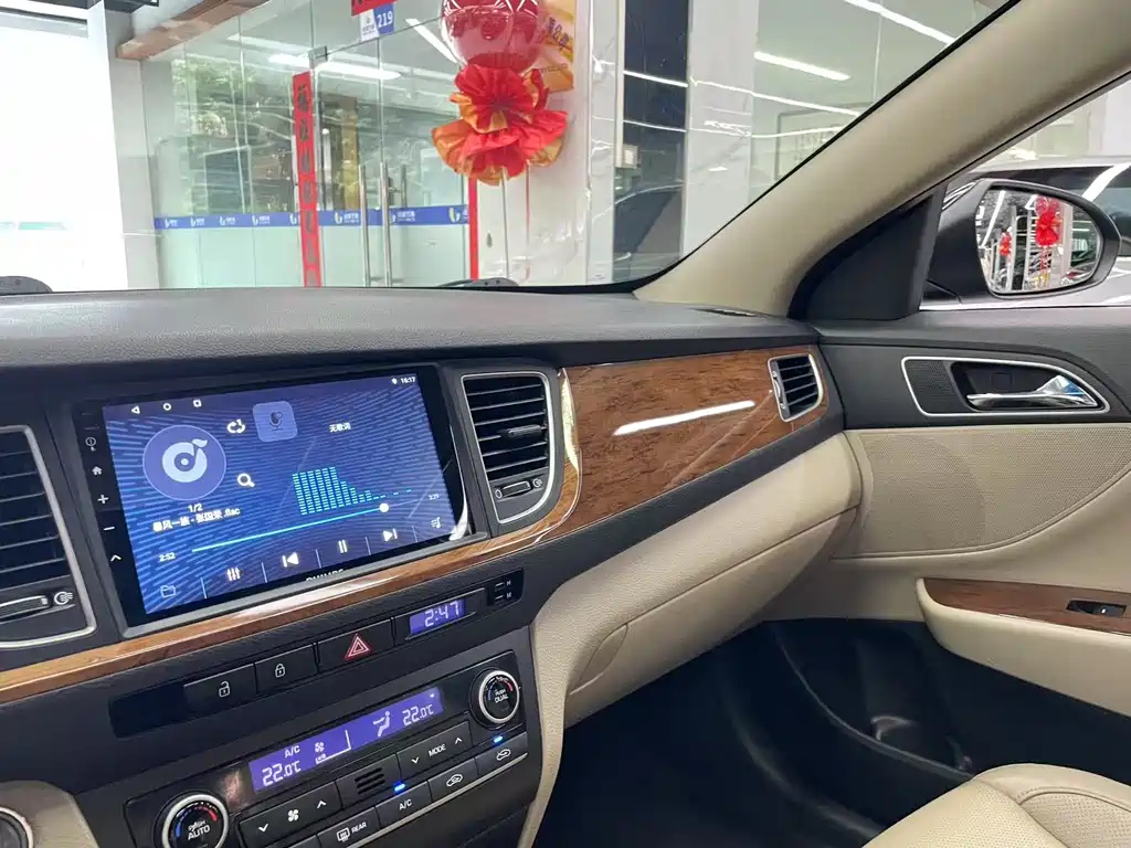 HYUNDAI MISTRA 2014