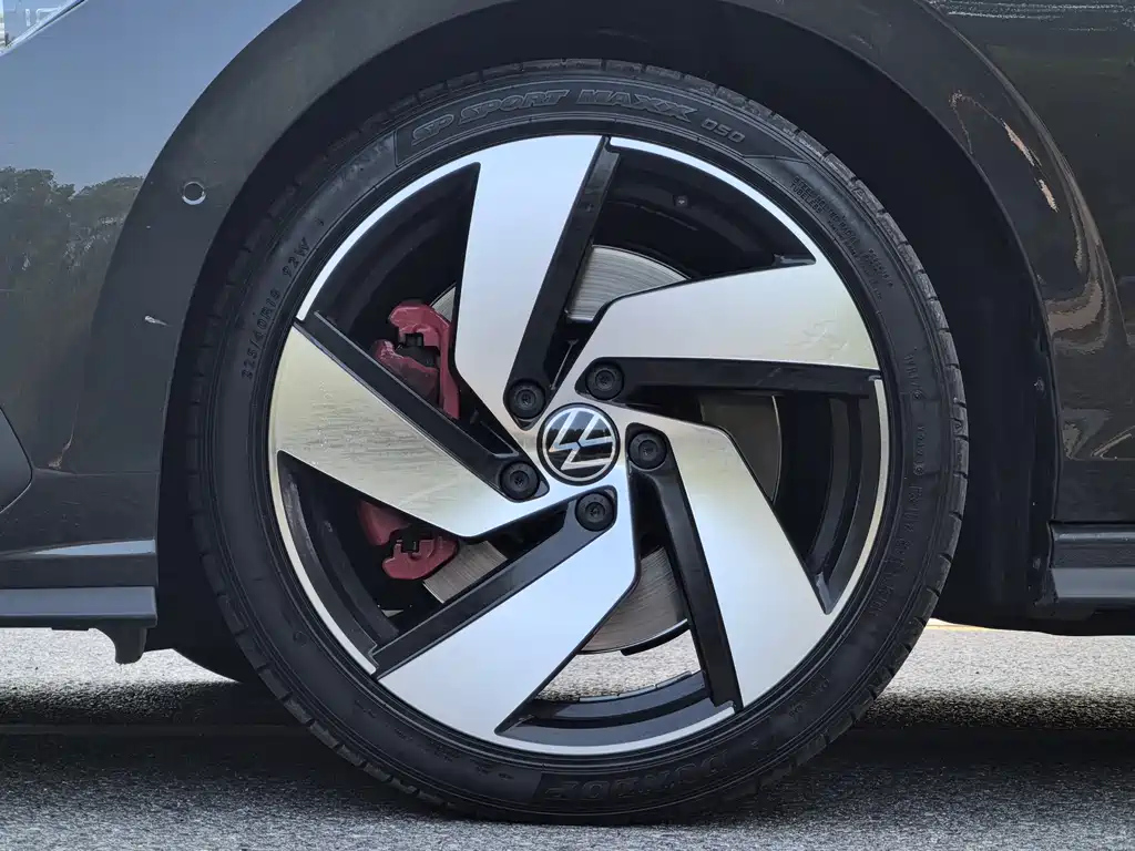 VOLKSWAGEN GOLF GTI 2023