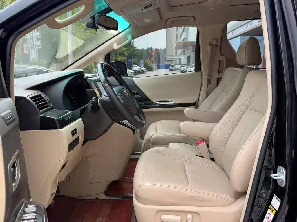 TOYOTA ALPHARD 2012