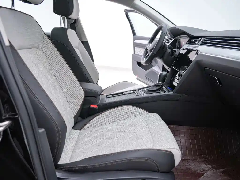 VOLKSWAGEN MAGOTAN 2023