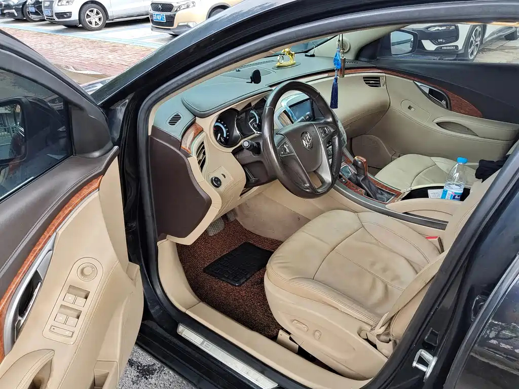 BUICK LACROSSE 2010