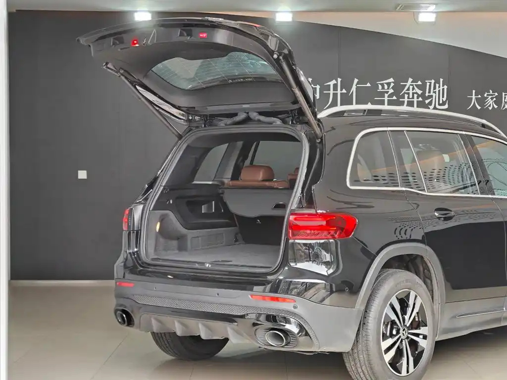 MERCEDES BENZ GLB 2024