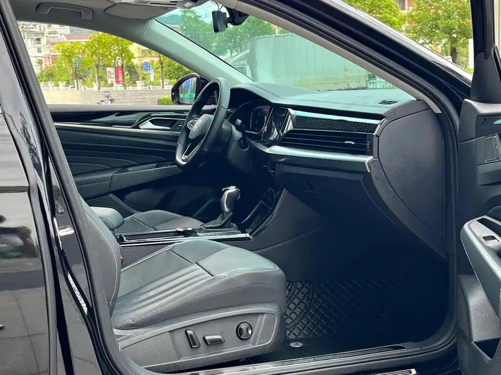 VOLKSWAGEN PASSAT 2023