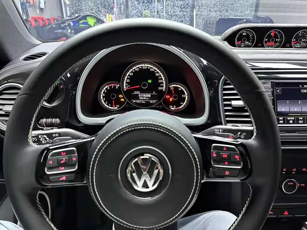 VOLKSWAGEN BEETLE 2014