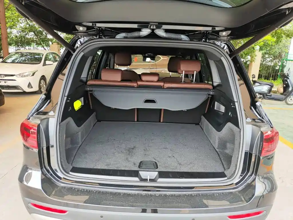 MERCEDES BENZ GLB 2024