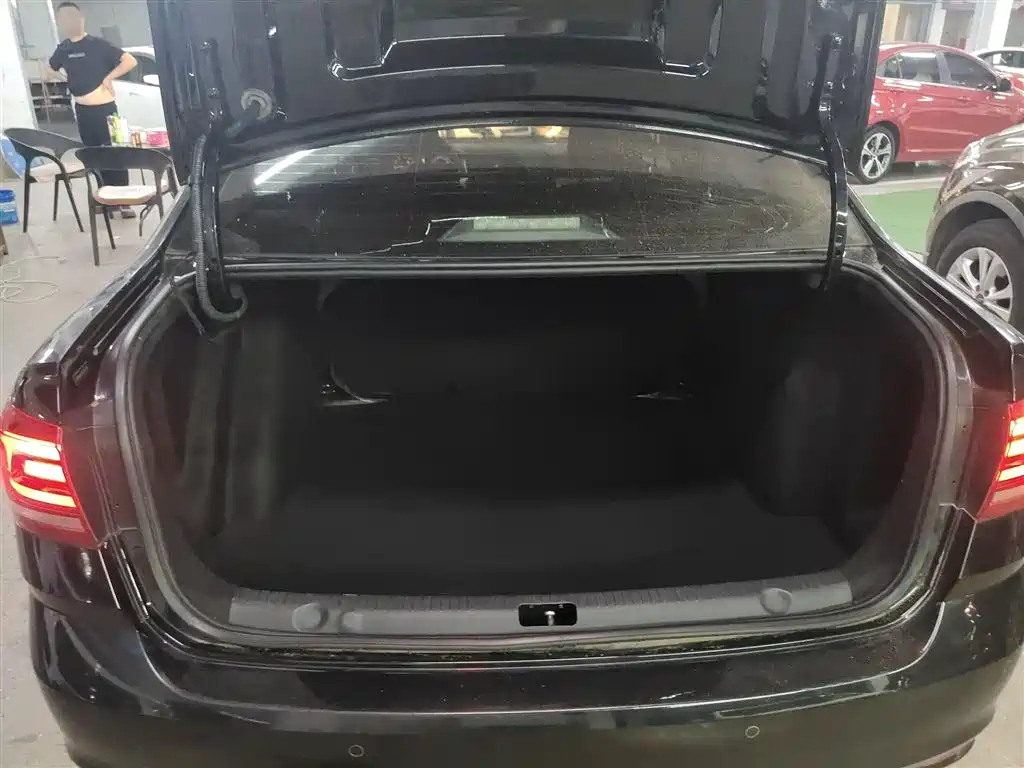 VOLKSWAGEN LAVIDA 2015