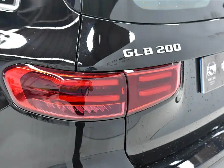 MERCEDES BENZ GLB 2024