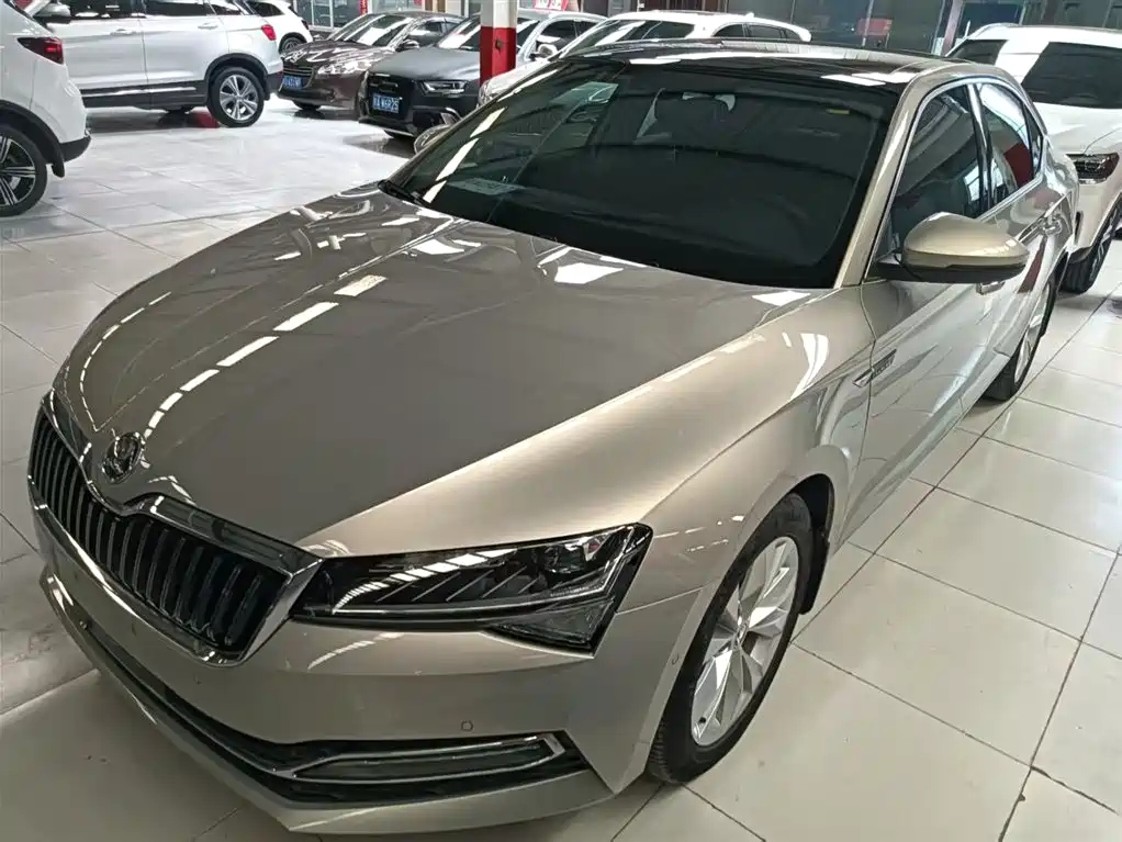 SKODA SUPERB 2019
