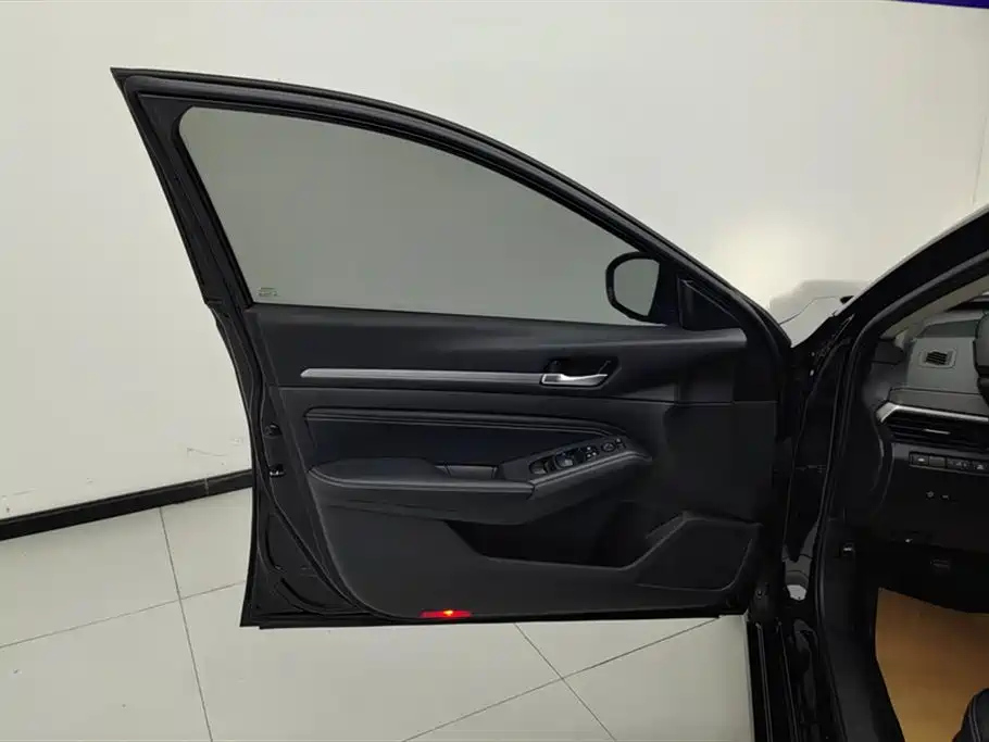 NISSAN TEANA 2020