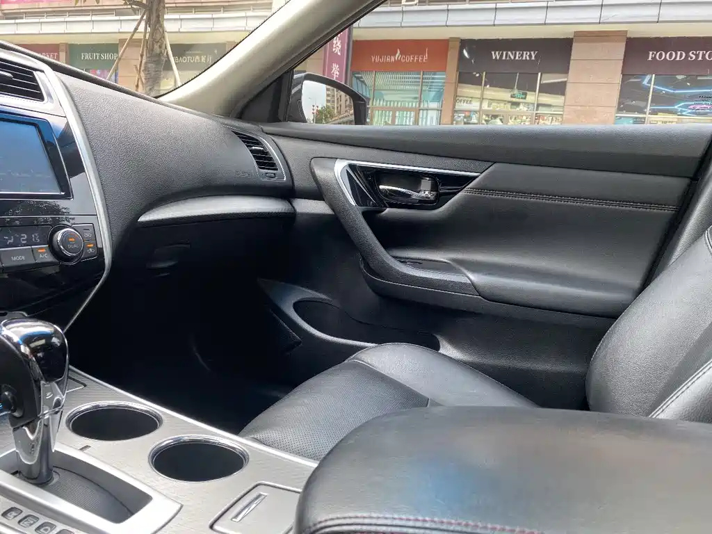 NISSAN TEANA 2018