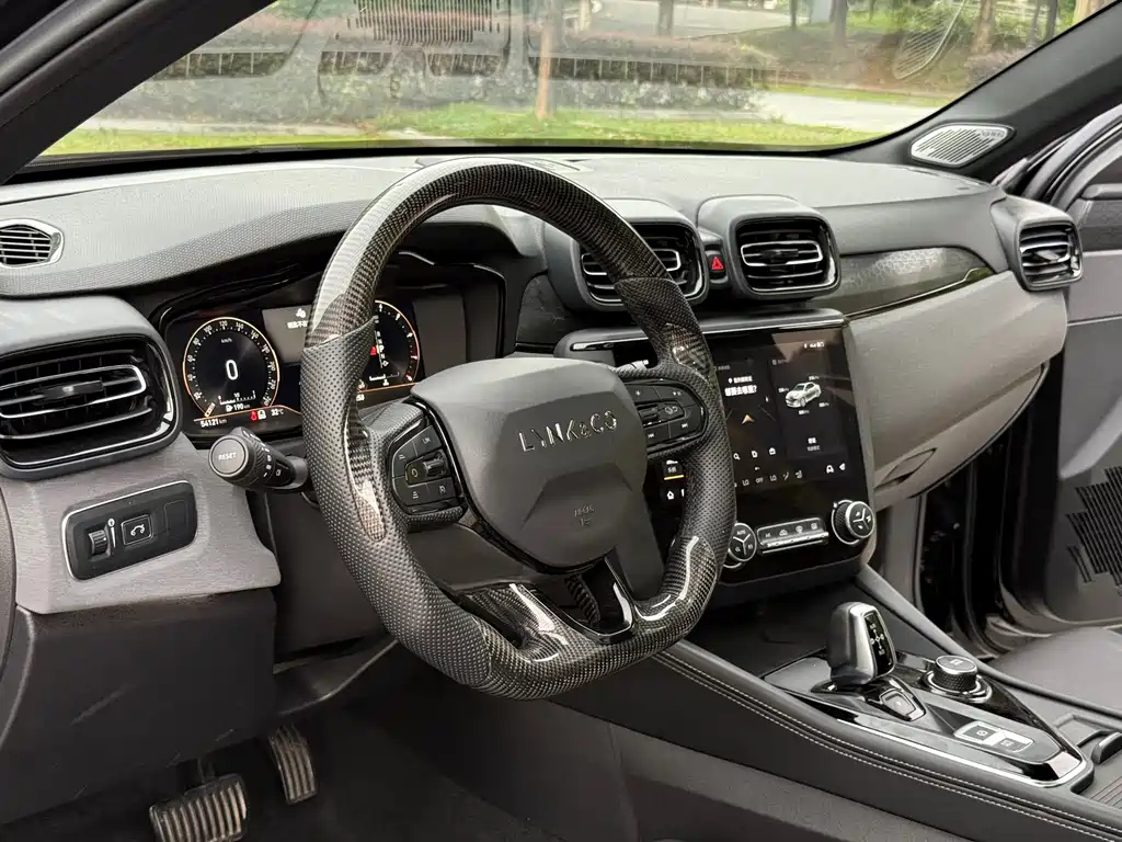 LYNK&CO 03 2022