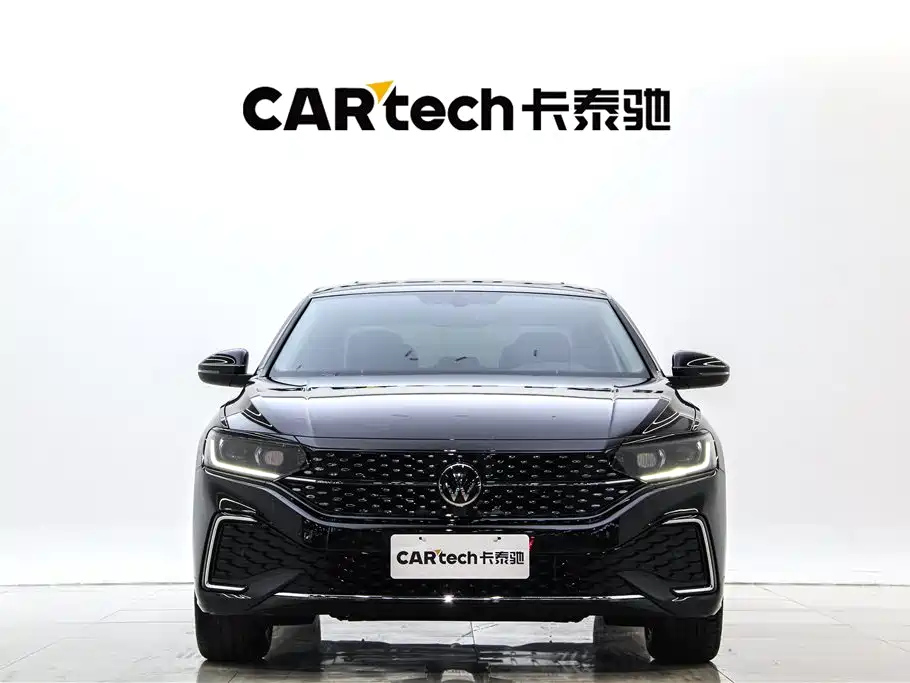 VOLKSWAGEN PASSAT 2025