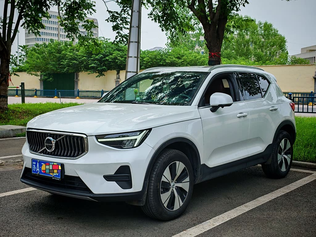 VOLVO XC40 2024