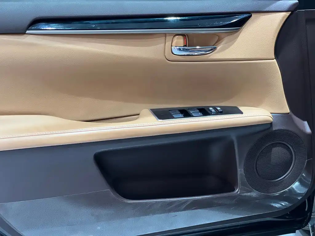 LEXUS ES 2015
