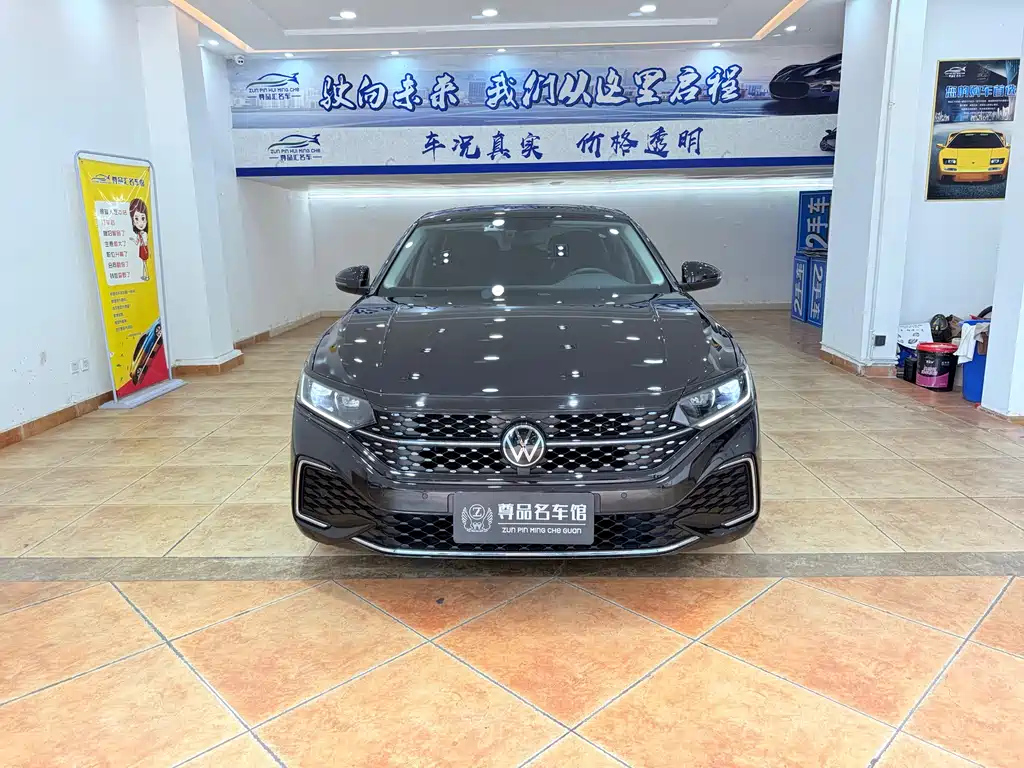 VOLKSWAGEN PASSAT 2024