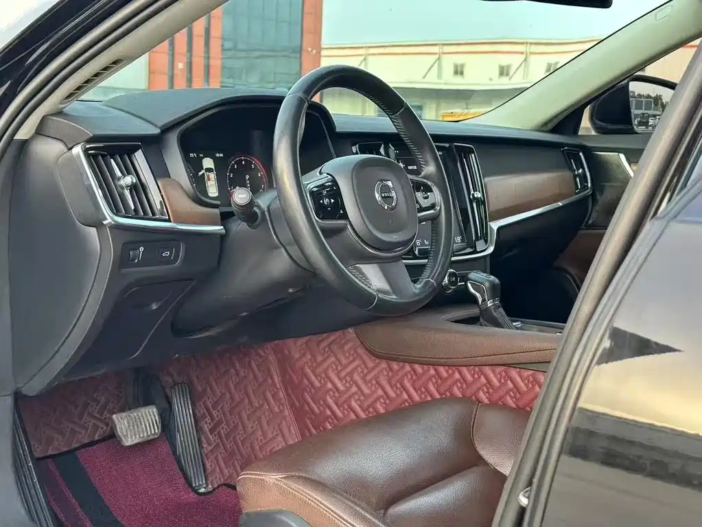 VOLVO S90 2019