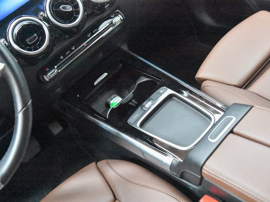 MERCEDES BENZ GLB 2024