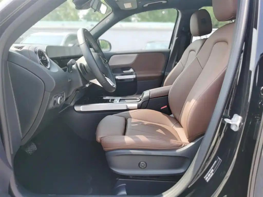 MERCEDES BENZ GLB 2024
