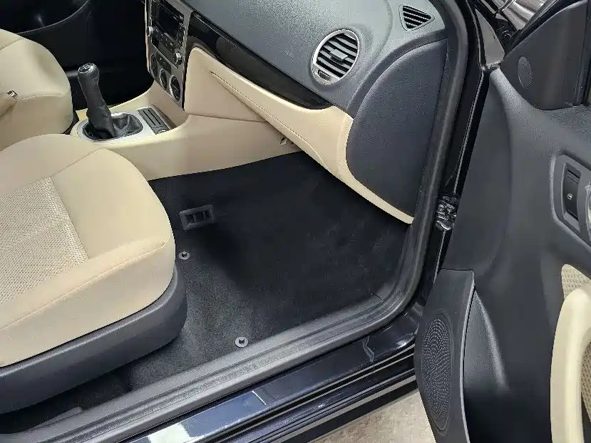 VOLKSWAGEN LAVIDA 2012