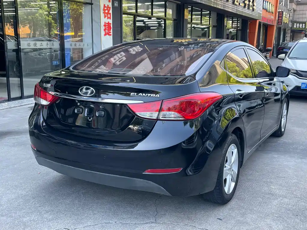 HYUNDAI ELANTRA 2012