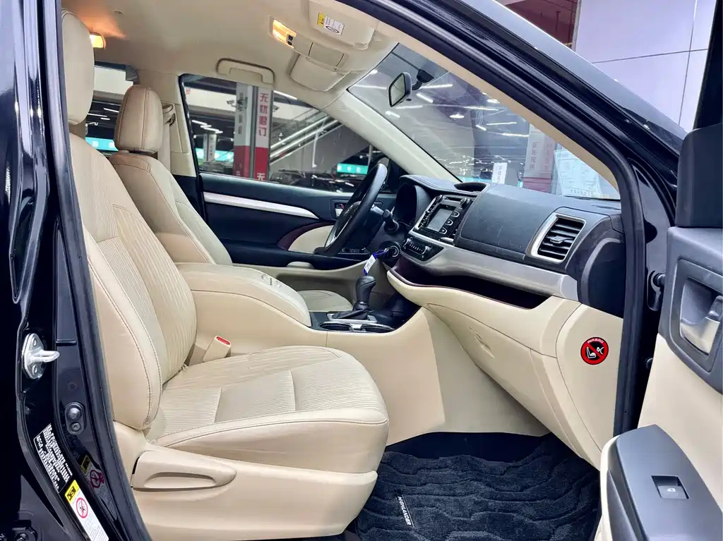 TOYOTA HIGHLANDER 2015