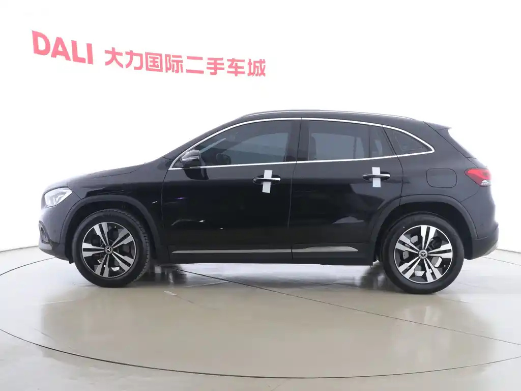 MERCEDES BENZ GLA 2023