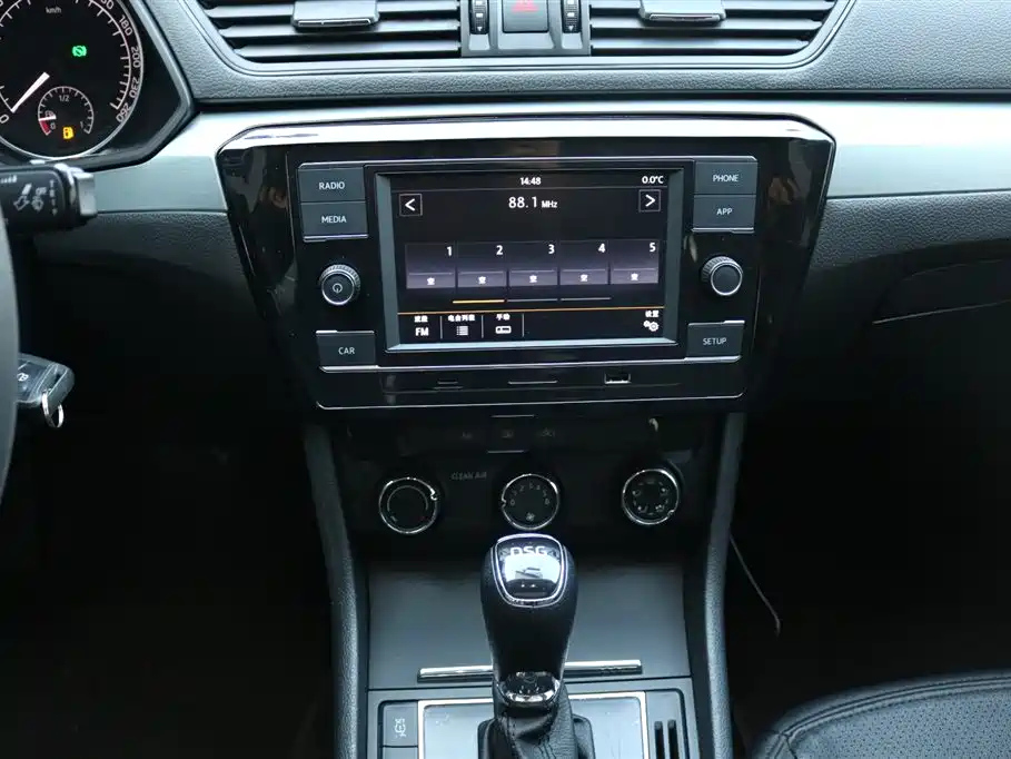 SKODA SUPERB 2019