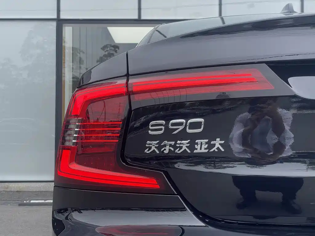 VOLVO S90 2023