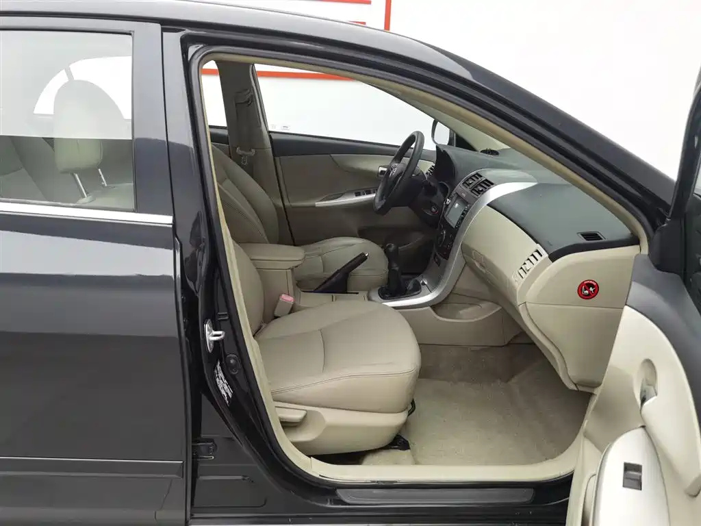 TOYOTA COROLLA 2013