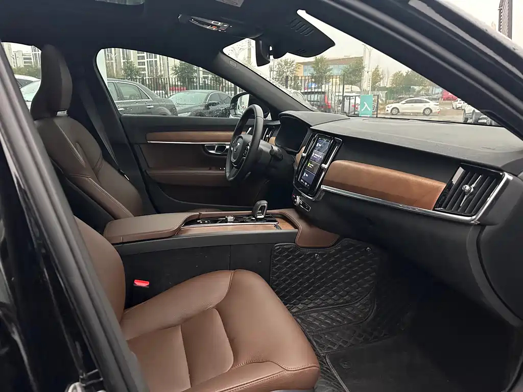 VOLVO S90 2022