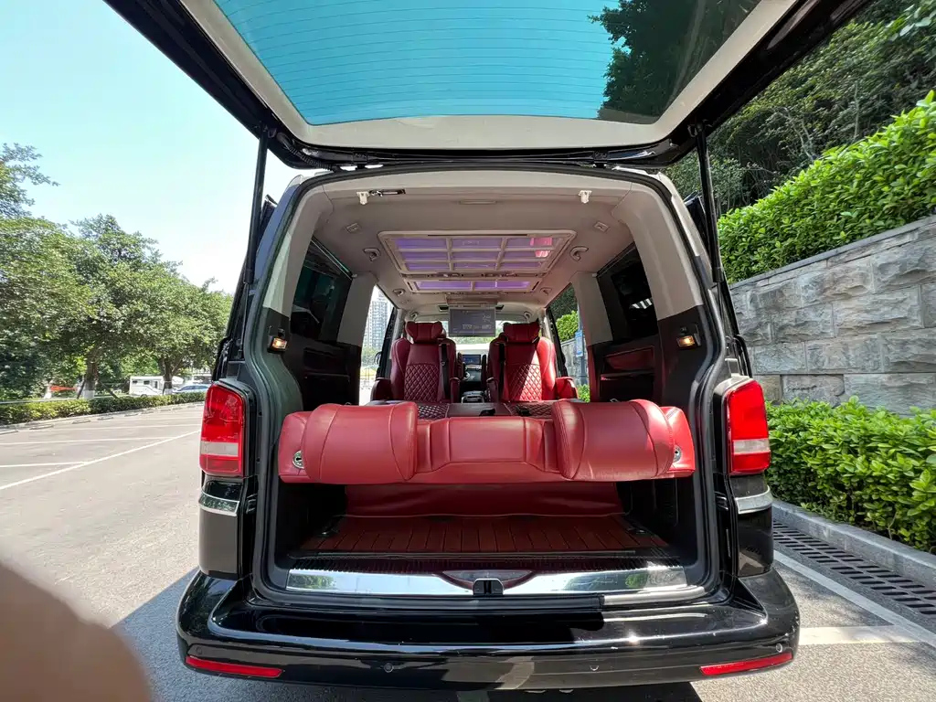 VOLKSWAGEN MULTIVAN 2012