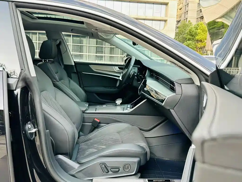 AUDI A7L 2025
