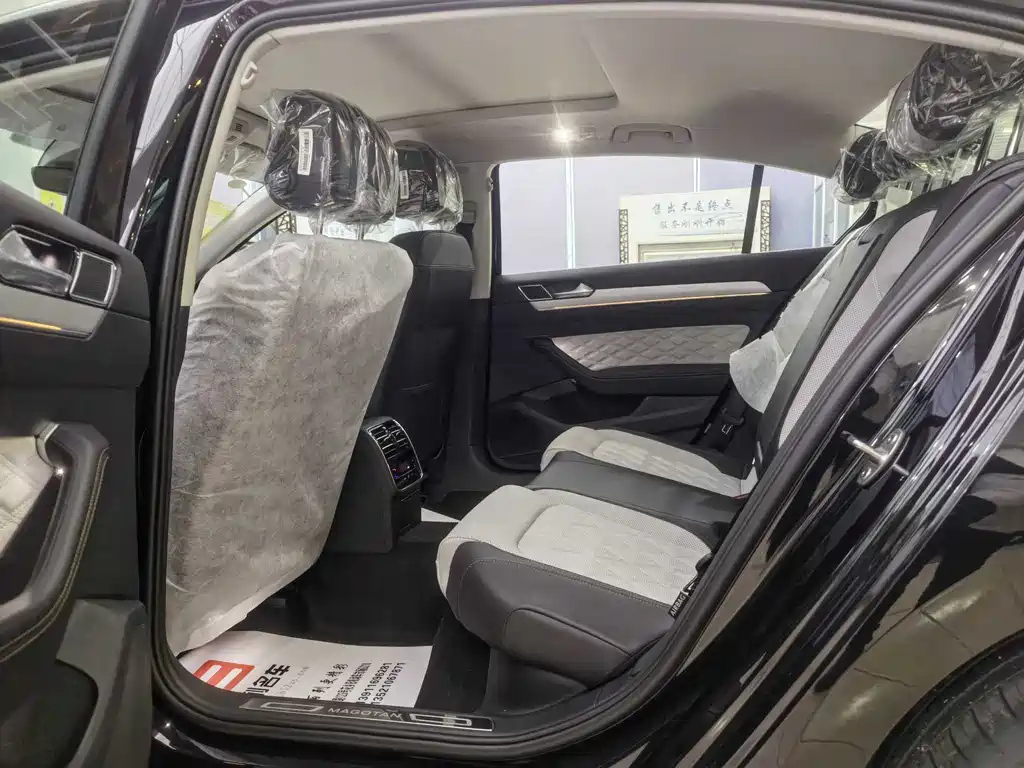 VOLKSWAGEN MAGOTAN 2025